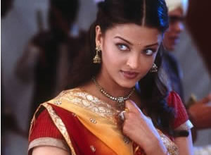 Тоже она. Конечно, это не самые лучшие фотографии, просто других нету.