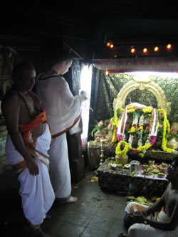 Подношение алтарю.