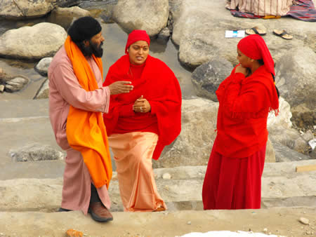 Пилот Баба со своими лучшими ученицами, которые также имели опят Самадхи, и которых называют Матами.