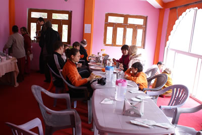 Столовая с видом на Гангу.