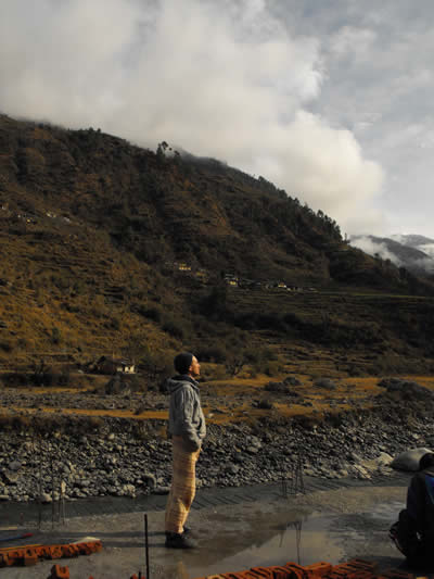 Ананда Адити (если я не ошиблась в его духовном имени), один из самых активных Московских учеников Пилота Бабы. Что-то несомненно трогательное есть в душе этого необычного человека. Он преуспевающий , умный, культурный, и в то же время через его голубые глаза смотрит трогательный искренний ребёнок.