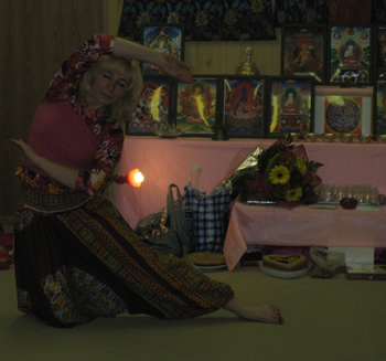 Наталья первая вышла, чтобы подарить нам свой чудесный танец.