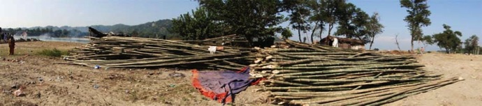 Заготовки бамбука для домов.