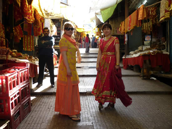 На рынке перед Храмом Ваджрешвари!