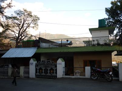 А на таких плоских крышах, местные жители, видимо, и делают йогу по утрам -:)))