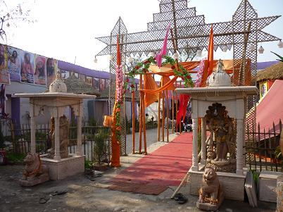 Вход в административную часть лагеря.