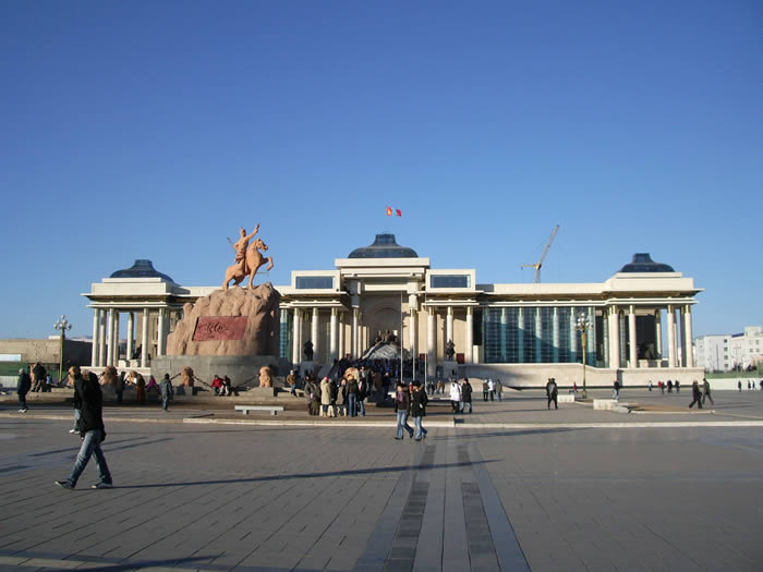 Улан-Батор сегодня.<br />Центральная площадь Сухэ-Батор