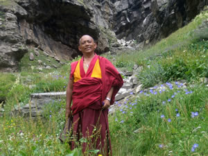 Гешела. Этот удивительный Лама, закончив тантрический коледж Гюдо, многие годы прожил в горах закрепляя полученные знания в долгосрочных ретритов. А также и в этом году принял участие в тяжелейшем общем ретрите.