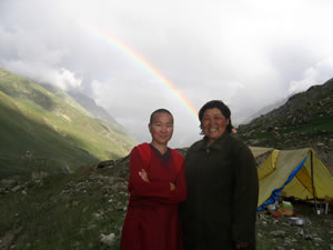 Кунзе и Тanusha iz Kalmikii, jutko dobraya i otzivchivaya devushka.