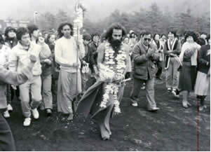 ����� ����